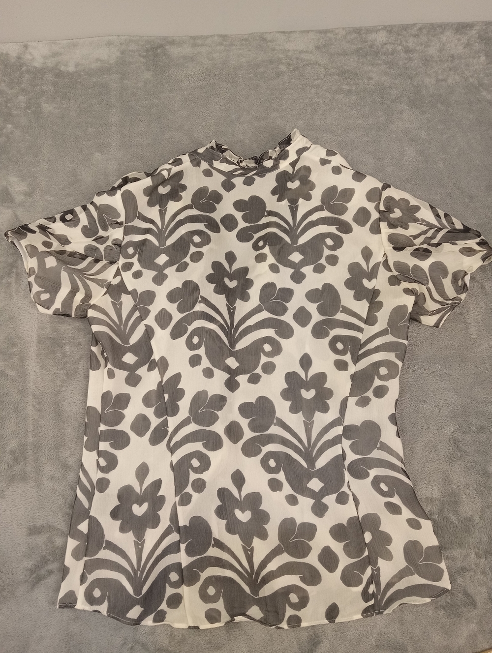 Lafayette 148 Gray & White Floral Ruffle Short-Sleeve Blouse Size 4 - Picture 5 of 11